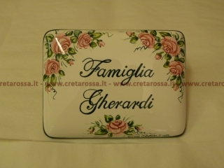 cod.art: nc30 - Mattonella in ceramica leggermente bombata cm 17x13 circa con rose e scritta personalizzata.